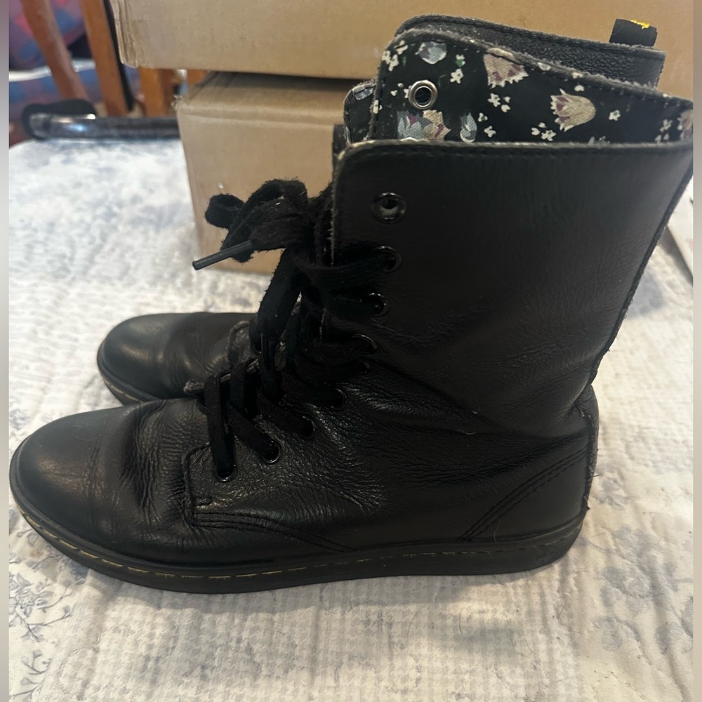 Doc Martins Women size 7 US L floral lining